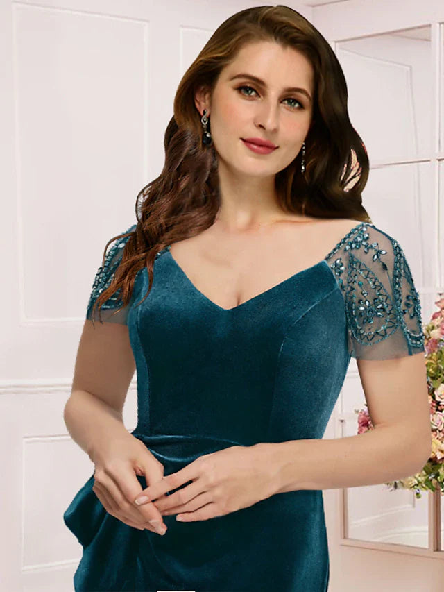 Wholesale Plus Size Curve Mother of the Bride Dress Formal Vintage Elegant V Neck Sweep / Brush Train Lace Velvet Short Sleeve with Sequin Ruffles Split Front
